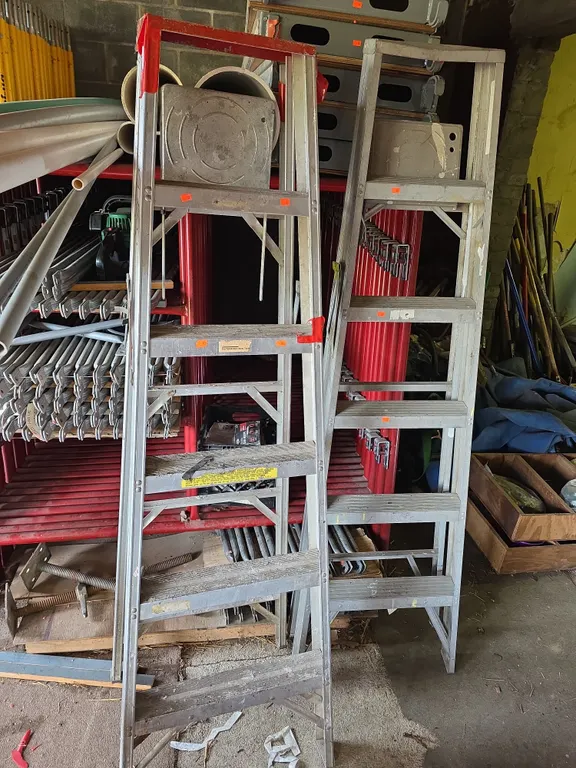 2 aluminum ladders