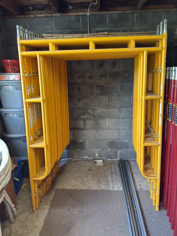 Set of Bil-Jax 5x6 scaffolding w/7ft braces