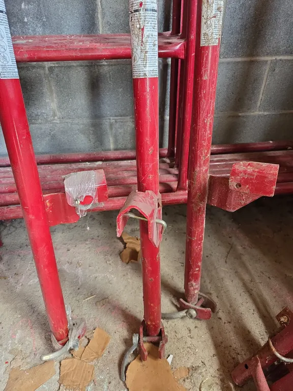 Granite scaffolding pulley pole