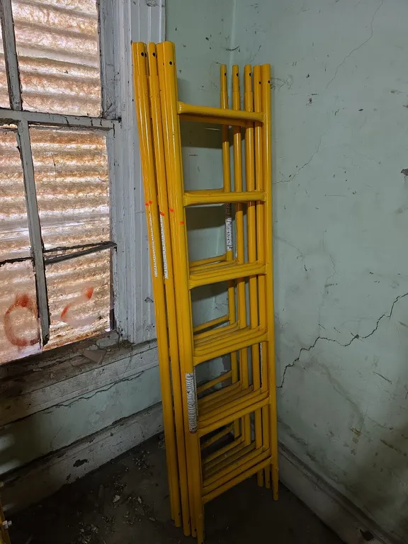 8 Bil-Jax 6ft scaffolding ladder sections like new