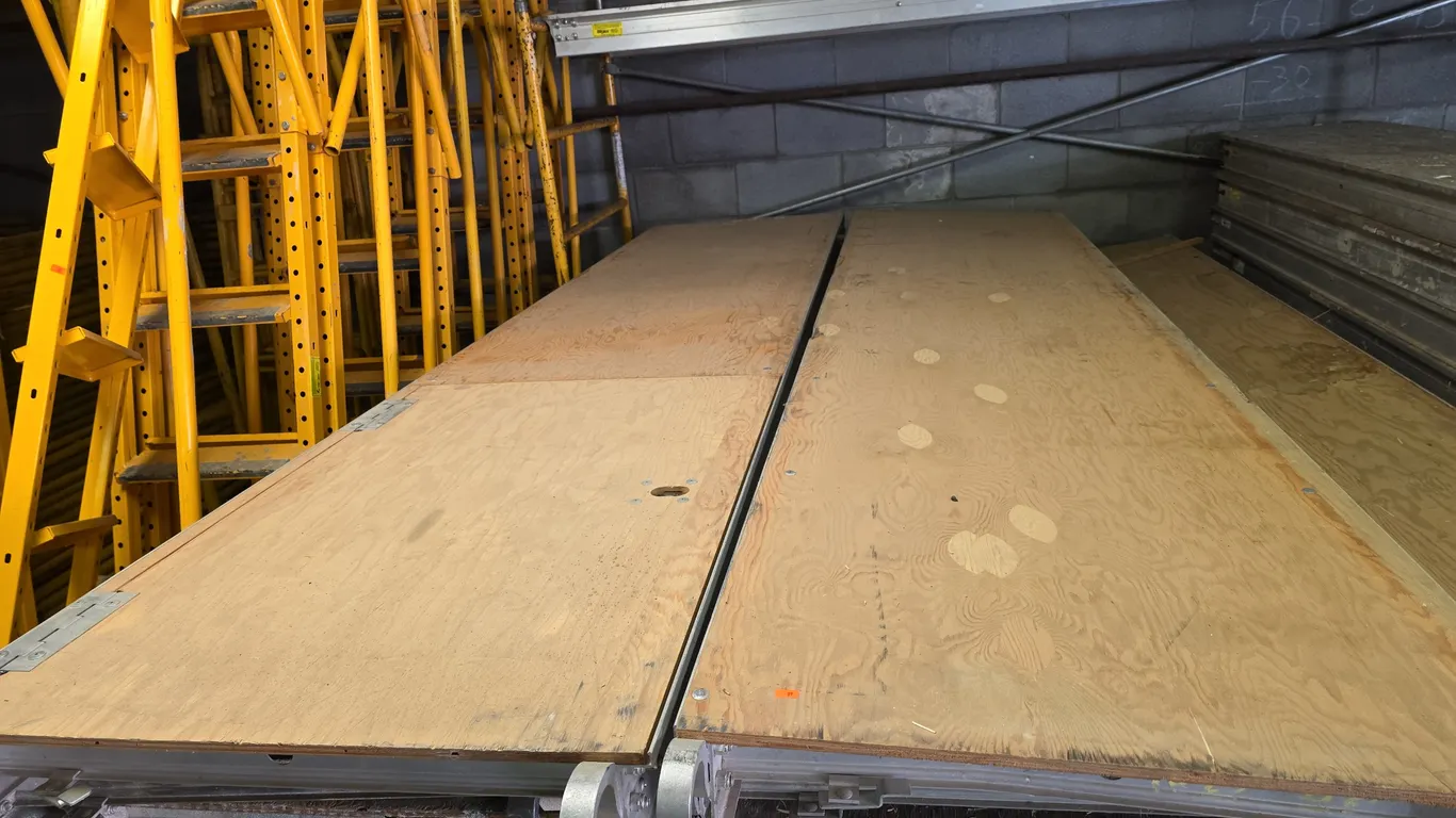 2 10ft planks one has a door