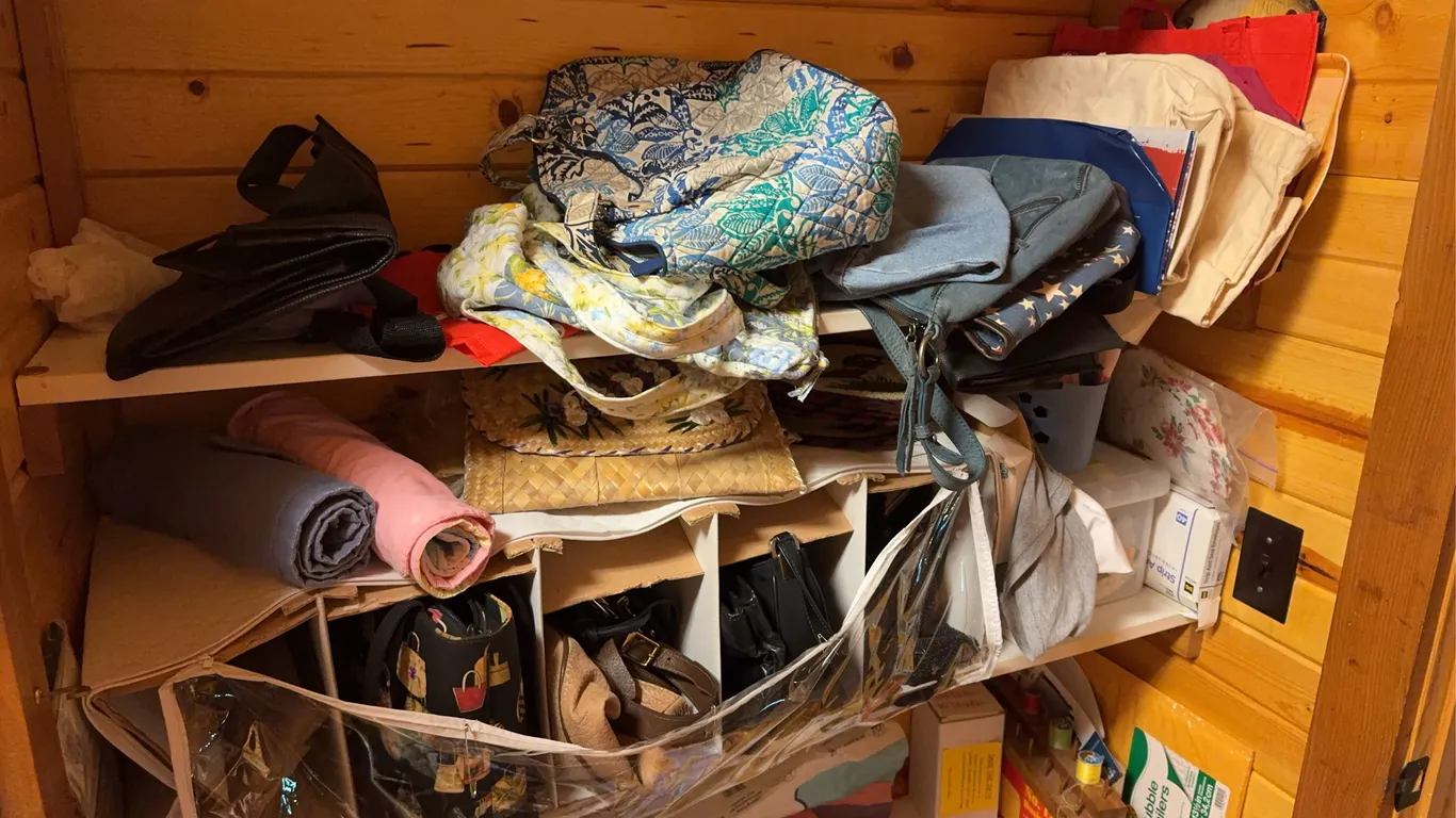 Woman�s Purses and other misc.