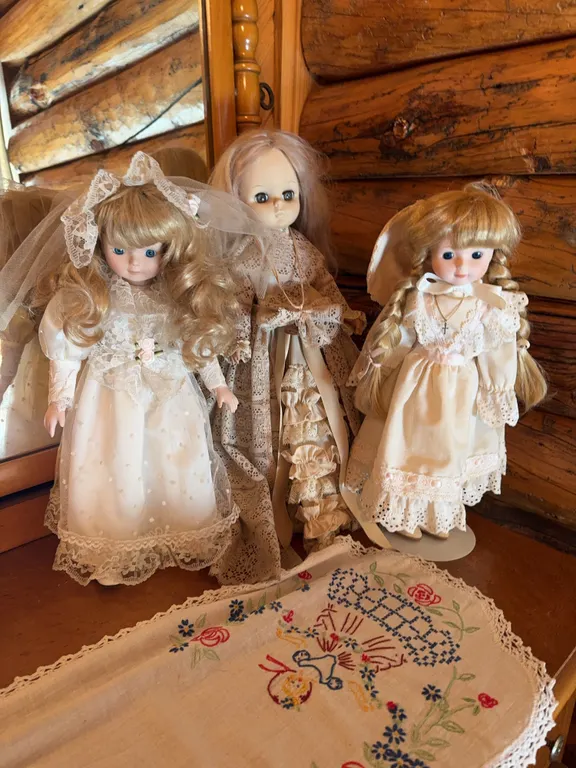 (3) Dolls