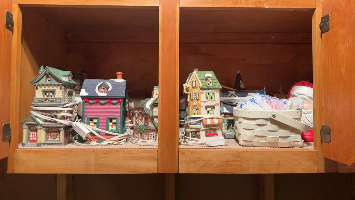 Christmas Light up Houses and other misc. Christmas Decor.