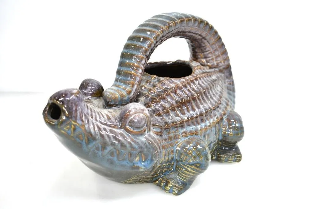 CROCODILE-SHAPED CERAMIC WATERING JUG