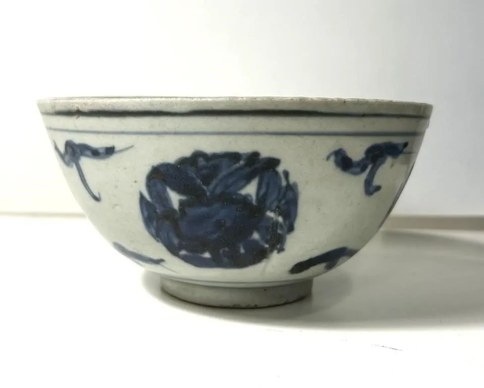 CHINESE MING DYNASTY BLUE & WHITE CRAB BOWL