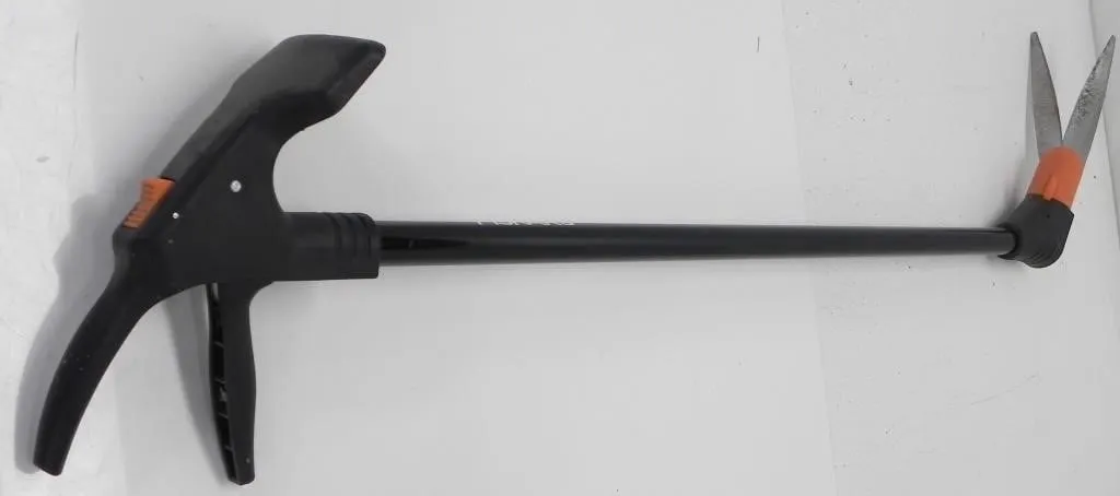 FISKARS LONG-HANDLE GRASS SHEARS