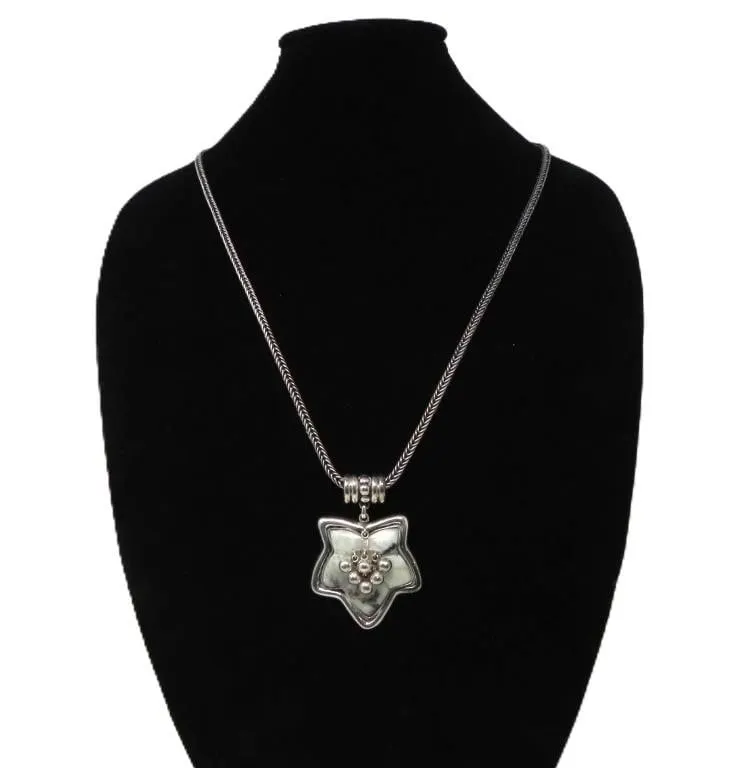 925 SILVER CARVED WHITE STONE NECKLACE 79.29g