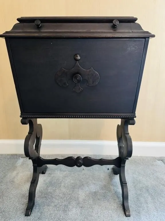 ANTIQUE STANDING SEWING BOX NEEDLEWORK CADDY