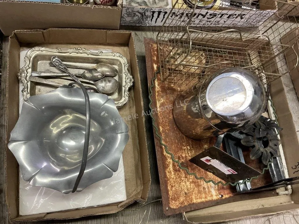 2 Flats Metal Wares