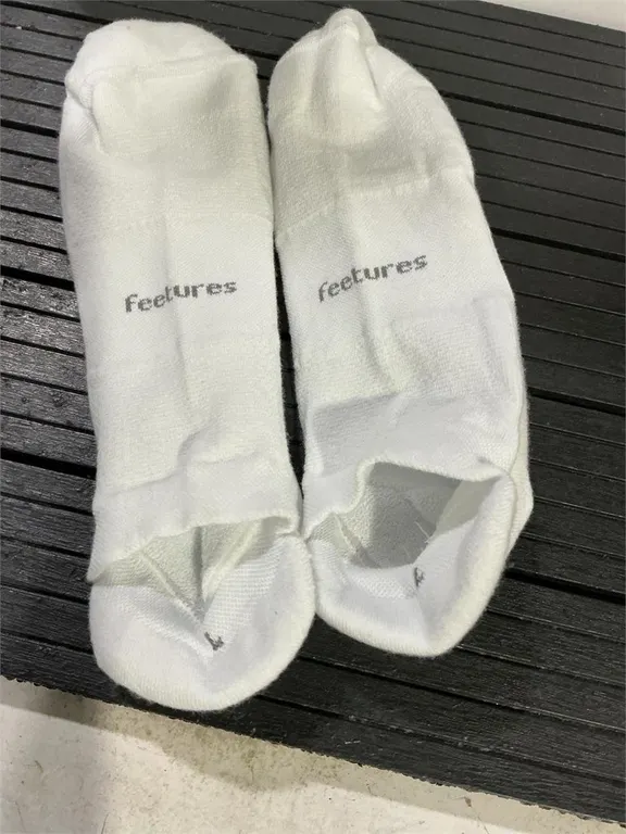 Feetures Performance Athletic Ankle Socks White
