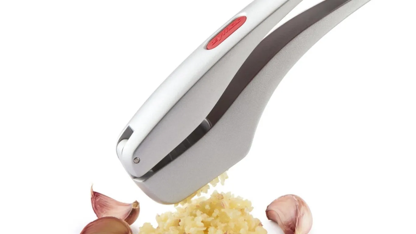 Zyliss Susi 3 Garlic Press, Aluminum