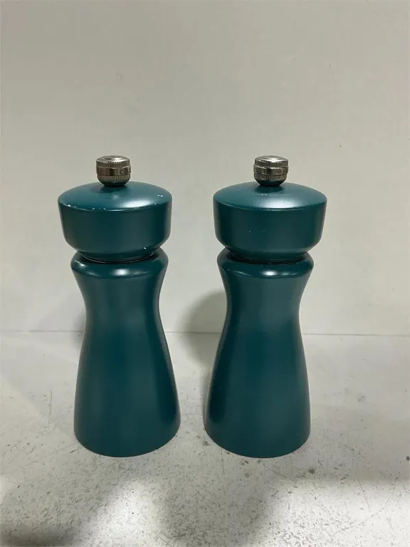 Cole and Mason Salt and Pepper Mill Set