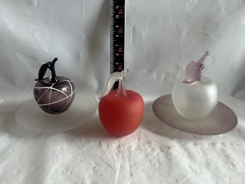 Art Glass Apple Paperpaperweights with Frosted