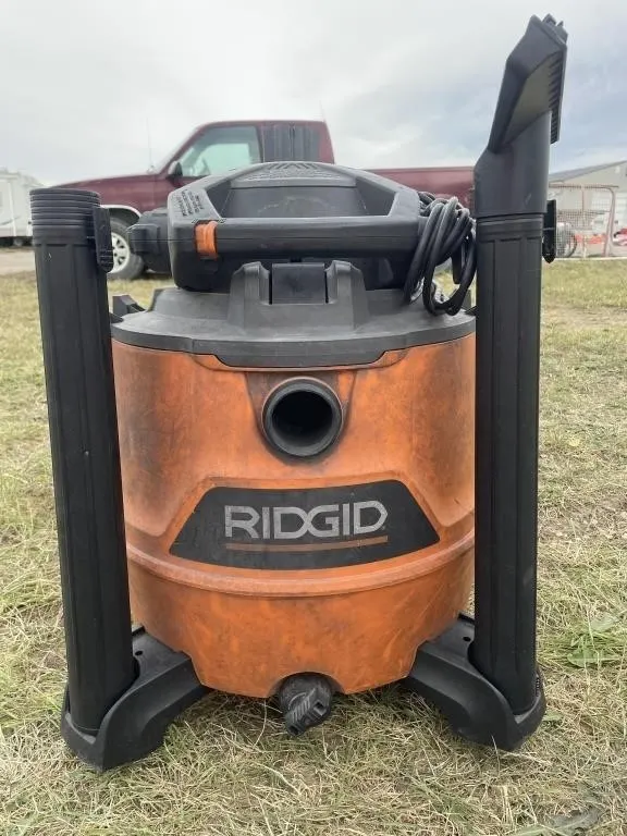 Ridgid Wet/Dry VF 7000 Shop Vac W/ Attachments