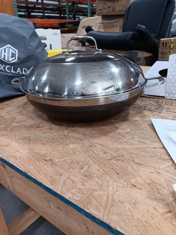 HEXCLAD 14in Wok, appears used