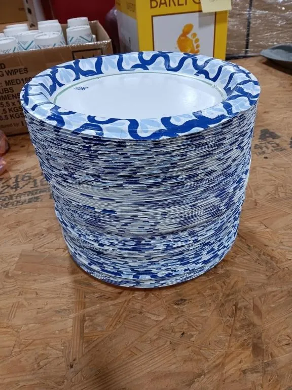 130 +/- Dixie Paper Plates. 10 Inch Size.