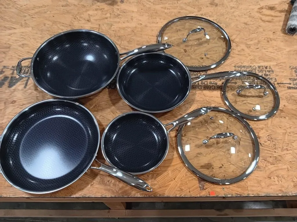 HEXCLAD HYBRID COOKWARE
appears to be new and