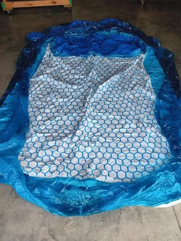 H20Go Inflatable pool with cup holders
(Used)