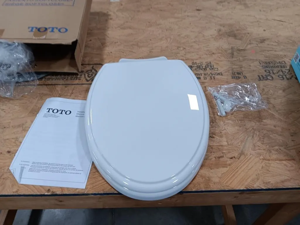 Toto Elongated Soft Close Toilet Seat. New In