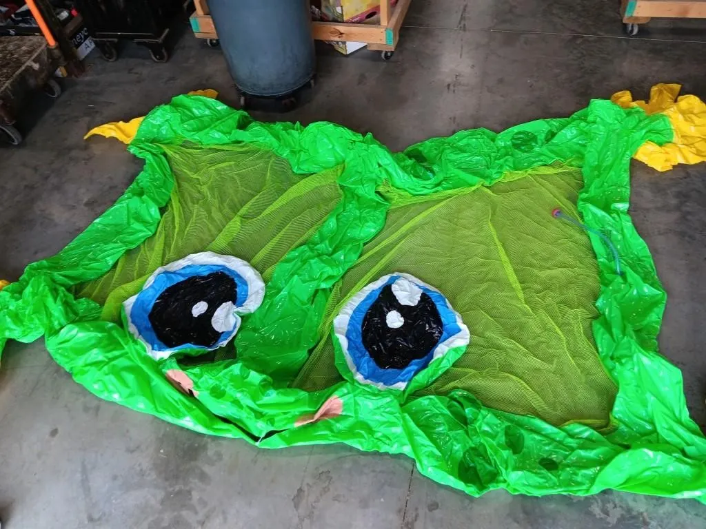 Froggy Fun Sprinkler Tunnel. 9 ft. 10.1 in.