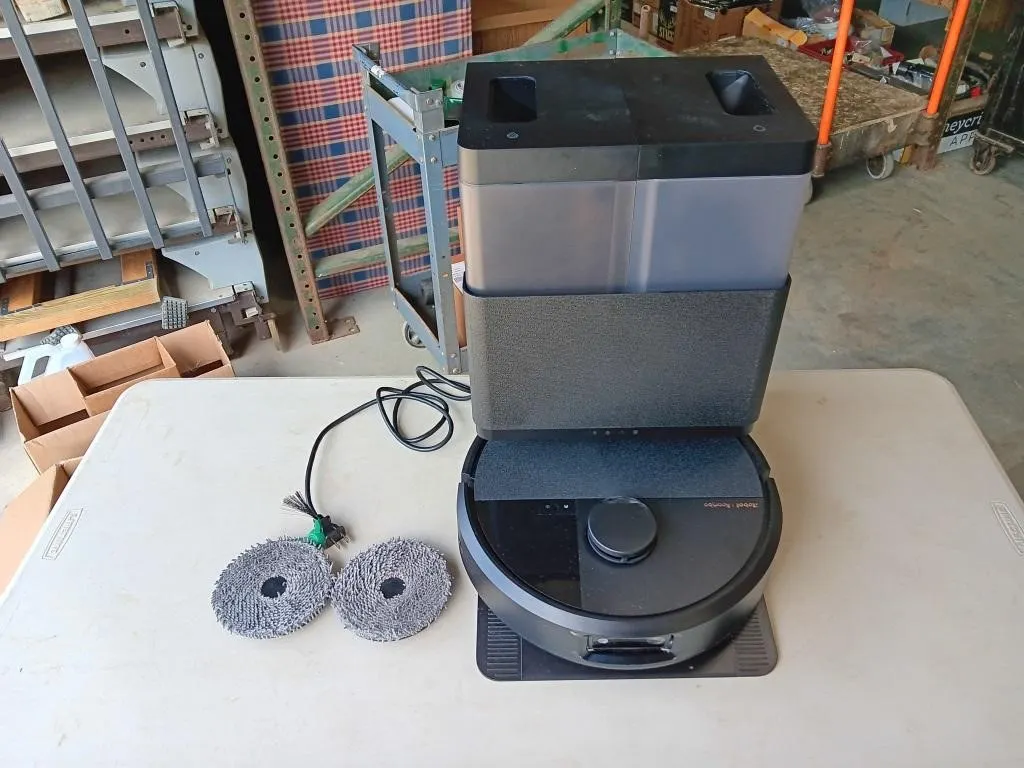 Roomba Plus 507. Used, tested, works.