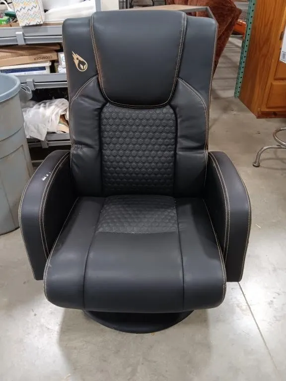 DPS Centurion Swivel Pedestal Gaming Chair. Faux