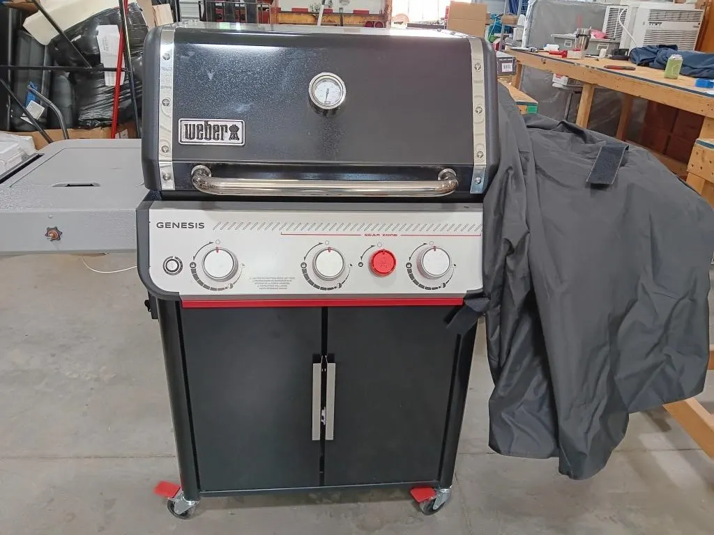 Weber gas grill with cover, no propane tank,