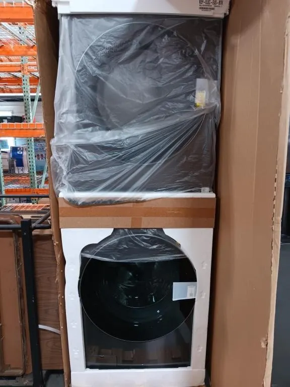 LG Wash Tower. Washer/Dryer Combination.