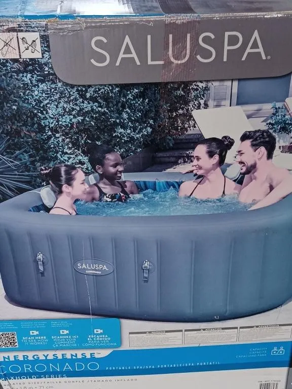 Saluspa Coronado Portable Spa. Comes with heat