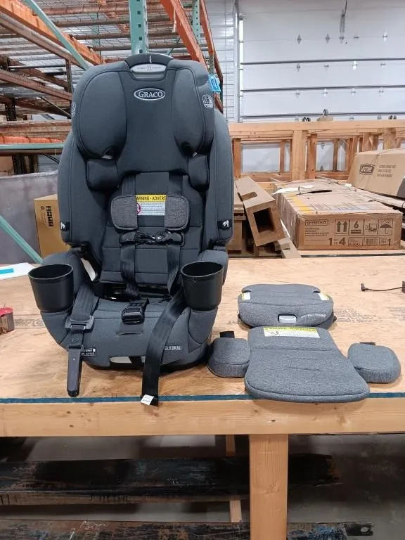 Graco 4ever DLX Grad 5 in 1 Car Seat. Used.