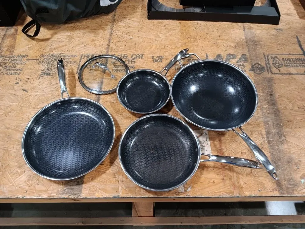Hexclad hybrid Cookware.
Used
8" pan with