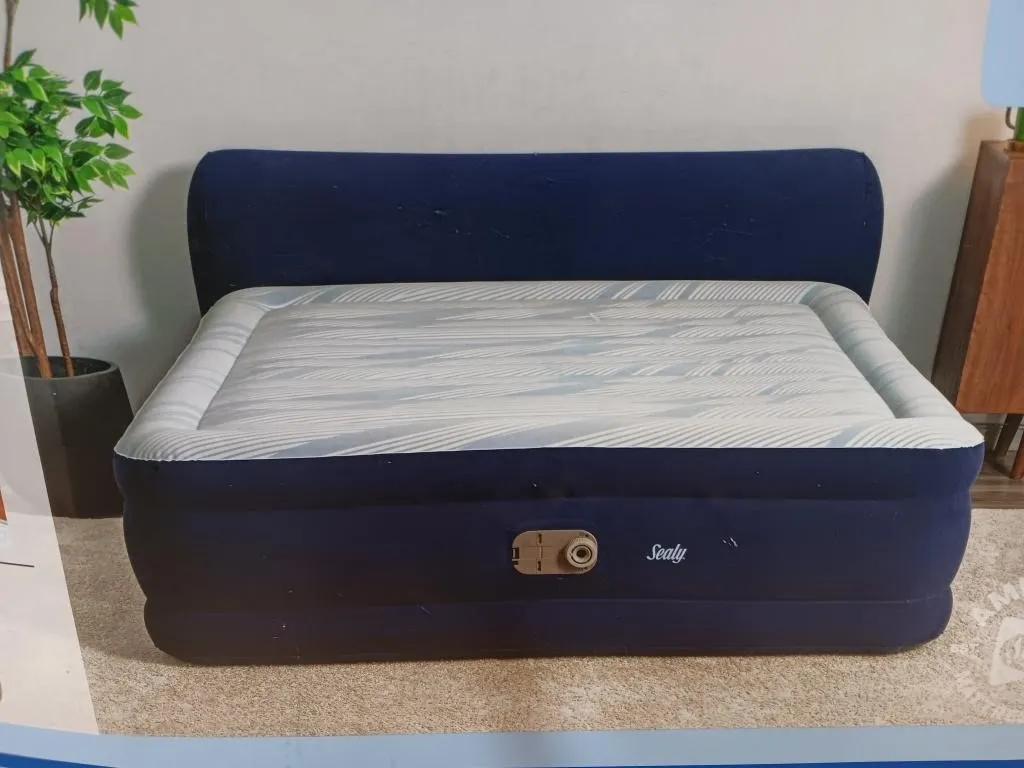 Sealy air mattress with headboard.
Used. Built