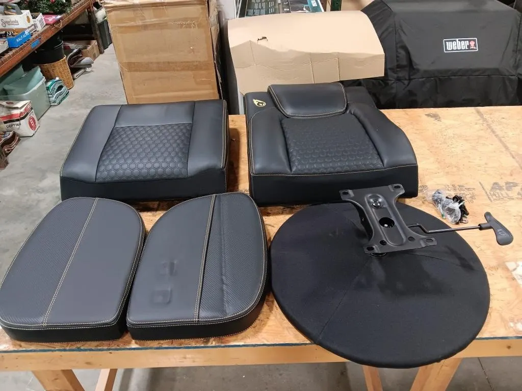 DPS GAMING chair.
Appears to be used. Could Be