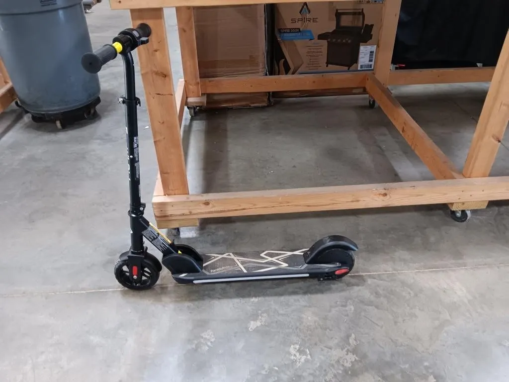 FanttikRide Kids Electric Scooter. Lights Up On