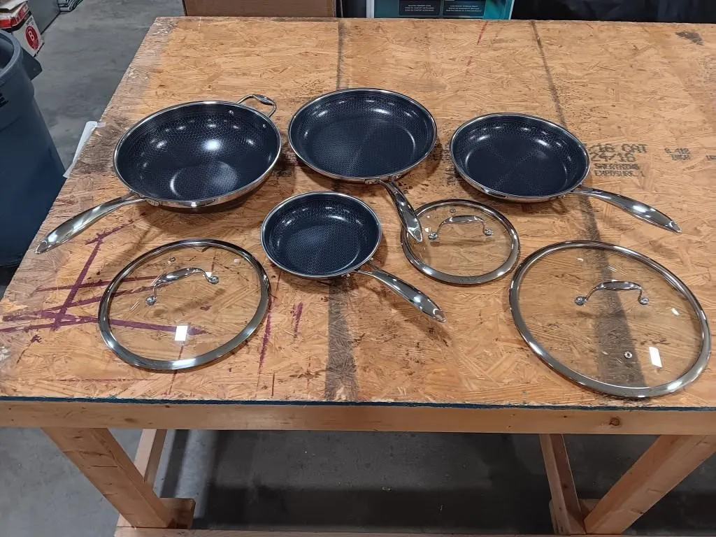 Hexclad hybrid Cookware.
7piece Cookware Set.