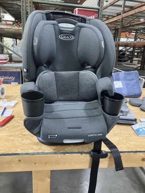 Graco 4Ever Dlx Grad 5-in-1 car seat. Model