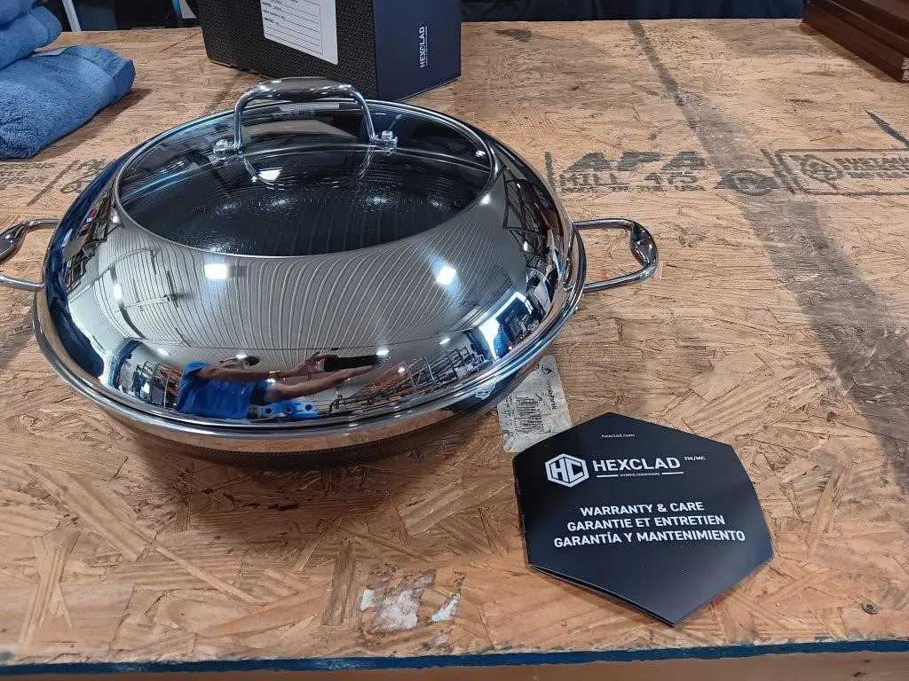 Hexclad hybrid Cookware.
14" wok with