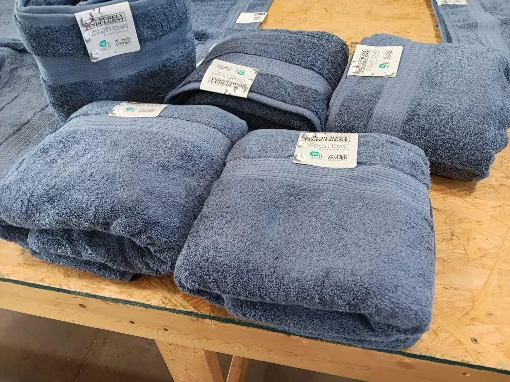 Five Purely Indulgent Bath Towels. 30x58. NEW.