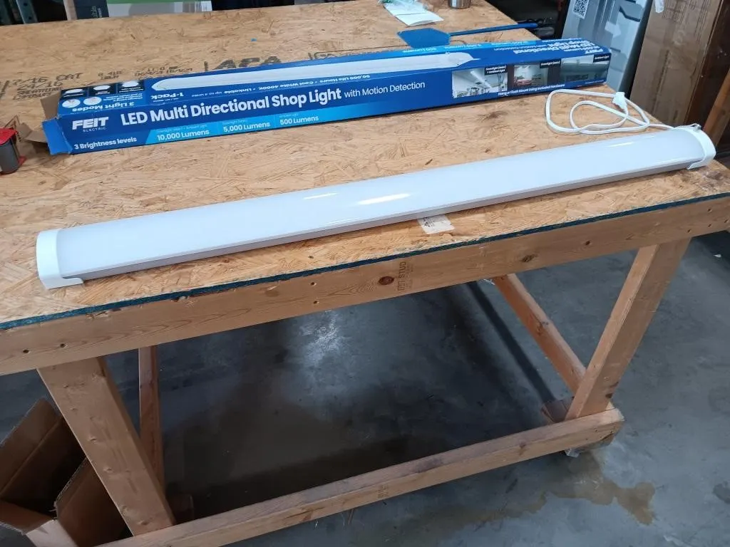 Feit LED Shop Light. Approx 46 Inches Long. Used