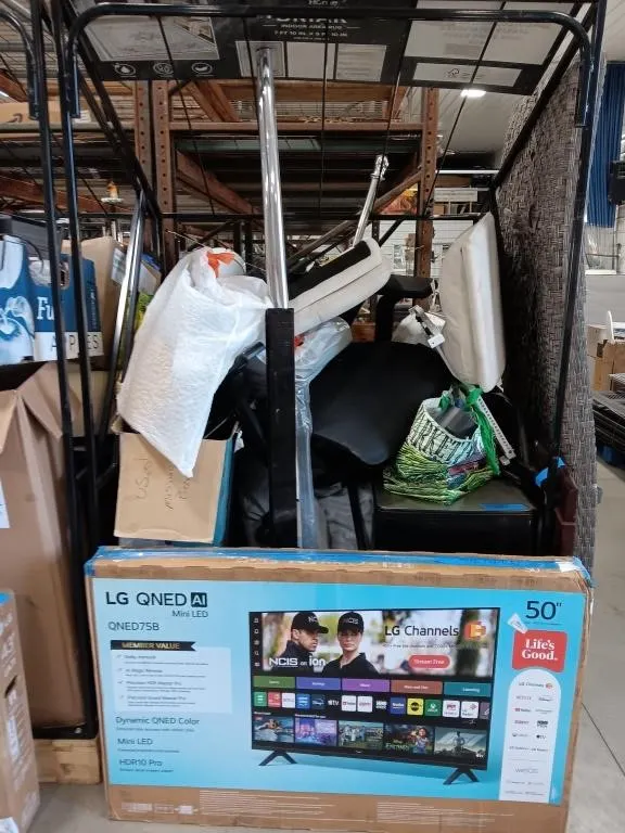 Broken, used and missing parts pallet. Including