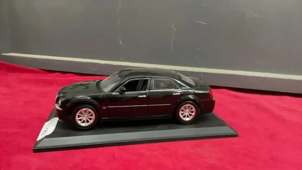 MAISTO DIE CAST COLLECTOR CAR