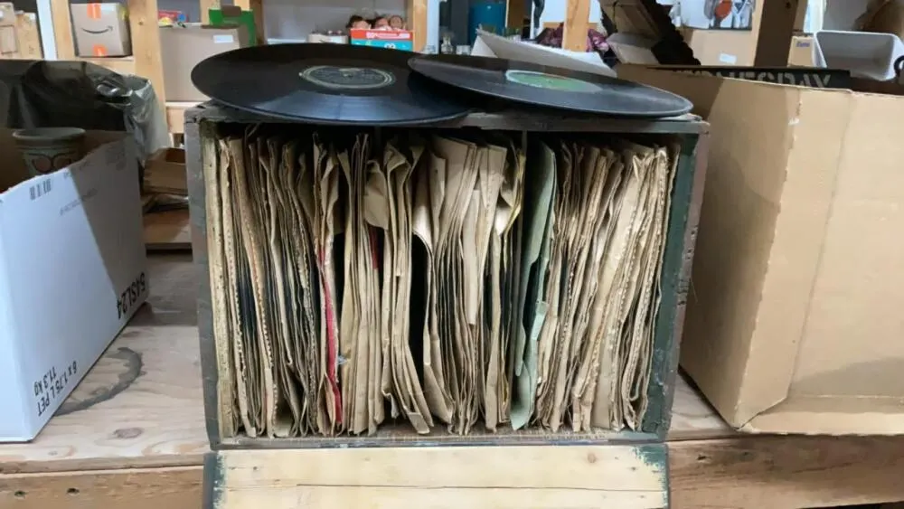RUSTIC BOX W/ 78’S RECORDS