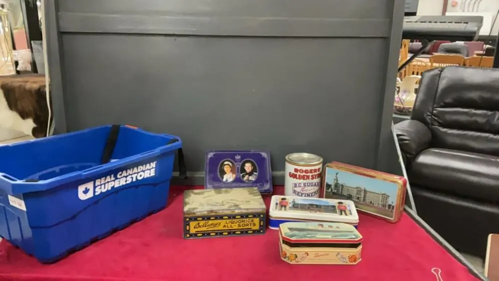 COLLECTIBLE TINS IN A BLUE SHOPPING TOTE