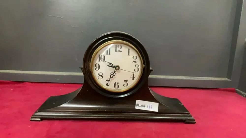 BATTERY OPERATED MANTLE CLOCK