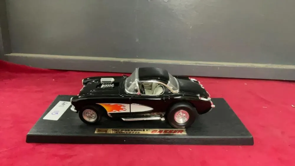 ROAD LEGENDS MOUNTED DIE CAST COLLECTOR CAR - 1957 CHEVROLET CORVETTE. GASSER