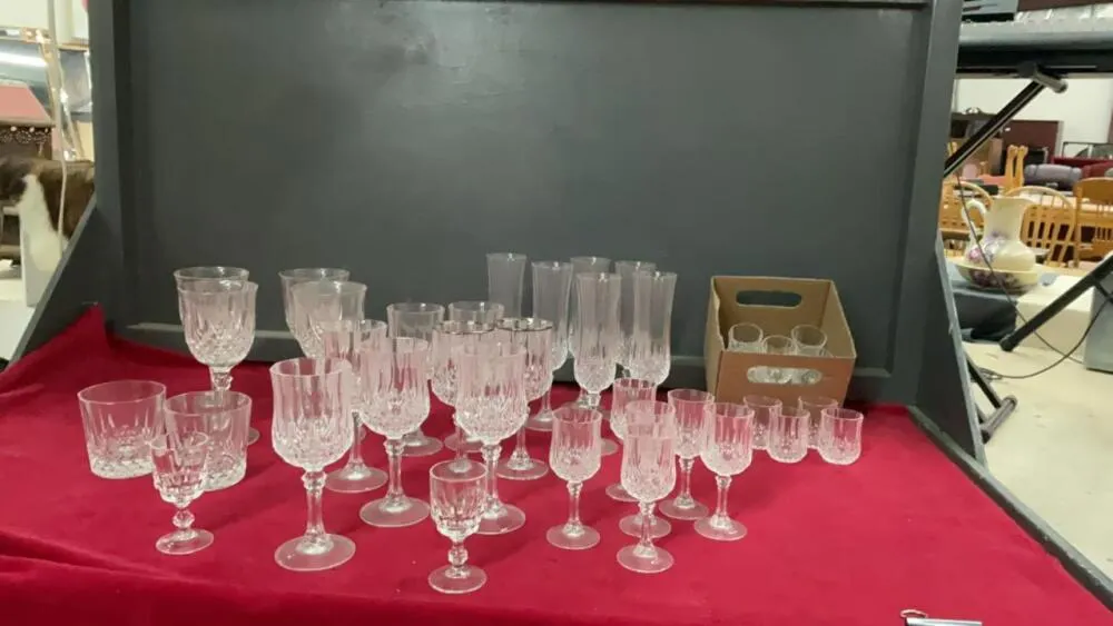 CRYSTAL STEMWARE & (2) GLASSES