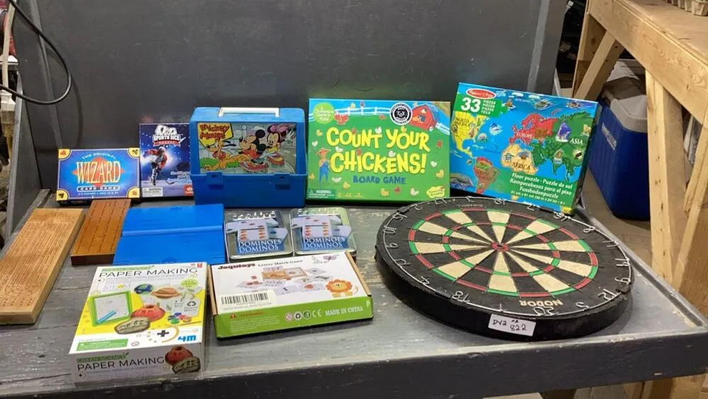 DART BOARD, BATTLESHIP, DOMINOS, PUZZLE, COUNT YOUR CHICKENS, MICKEY MOUSE LUNCH KIT