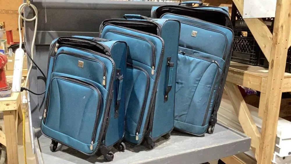 3-PIECE LUGGAGE SET - ALL HAVE 4 WHEELS + EXTENSION HANDLE