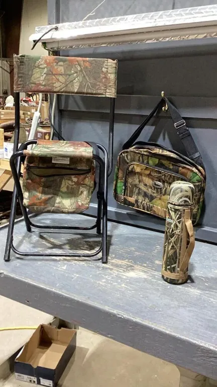 FOLDING EASTMAN CAMO CAMP CHAIR ,CAMO BAG + FLAMBEAU THERMOS